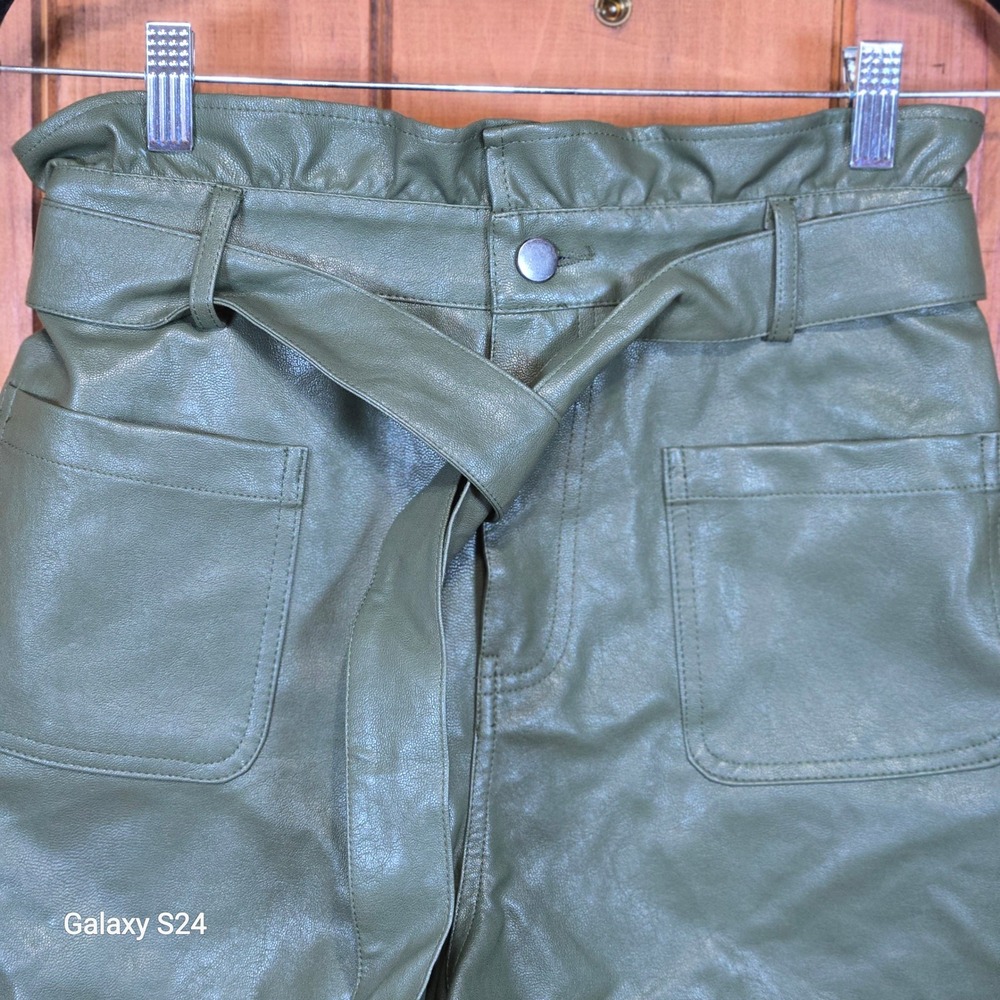 Blue Rain Francesca's Paperbag Waist Faux Leather Shorts Olive Green Size M‎